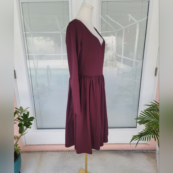 La Femme En Noir Marilyn Swing Dress In Oxblood - Picture 4 of 12